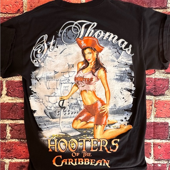 HOOTERS VINTAGE T SHIRT LARGE PIRATES OF THE CARIBBEAN St THOMAS